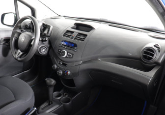 Подержанный автомобиль Chevrolet Spark 2012 года (8 фото)