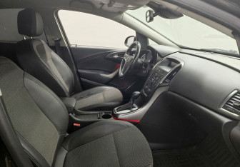 Подержанный автомобиль Opel Astra Hatchback 2011 года (9 фото)