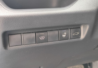 Подержанный автомобиль Toyota RAV4 2021 года (14 фото)
