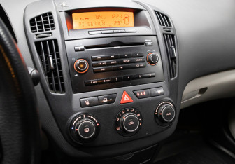 Подержанный автомобиль Kia Ceed Hatchback 2009 года (18 фото)