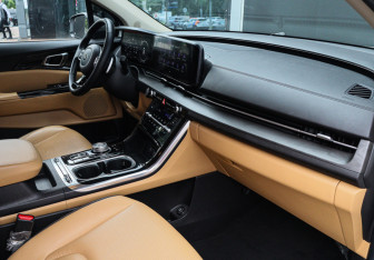 Подержанный автомобиль Kia Carnival 2020 года (7 фото)