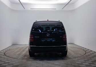 Подержанный автомобиль Volkswagen Touran 2008 года (6 фото)