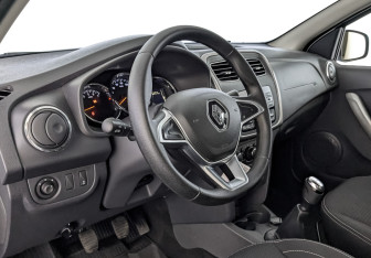 Подержанный автомобиль Renault Logan Sedan 2022 года (15 фото)