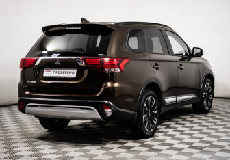 Подержанный автомобиль Mitsubishi Outlander 2021 года (5 фото)