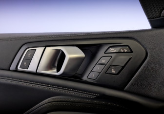 Подержанный автомобиль BMW X6 2020 года (22 фото)