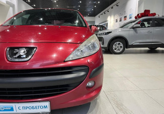 Подержанный автомобиль Peugeot 207 Hatchback 2008 года (8 фото)