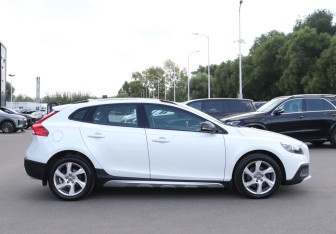 Подержанный автомобиль Volvo V40 Hatchback 2014 года (4 фото)