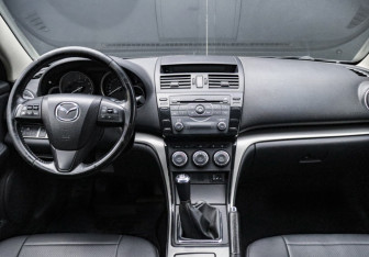 Подержанный автомобиль Mazda 6 Sedan 2010 года (10 фото)