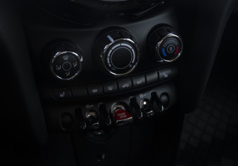 Подержанный автомобиль MINI Hatch 2019 года (14 фото)
