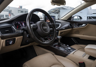 Подержанный автомобиль Audi A7 2013 года (10 фото)