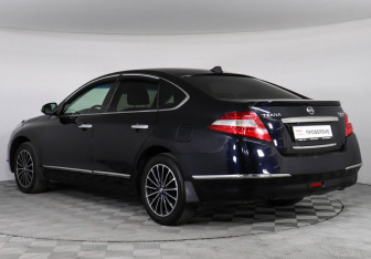 Подержанный автомобиль Nissan Teana 2010 года (7 фото)