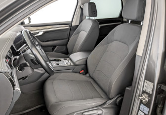 Подержанный автомобиль Volkswagen Touareg 2019 года (20 фото)