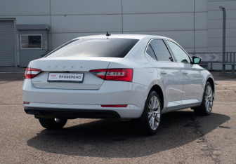 Подержанный автомобиль Skoda Superb Liftback 2021 года (5 фото)