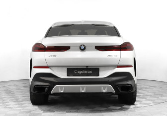 Подержанный автомобиль BMW X6 2020 года (6 фото)