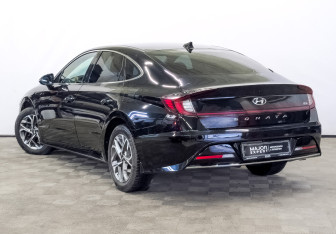 Подержанный автомобиль Hyundai Sonata 2022 года (7 фото)