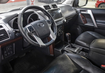 Подержанный автомобиль Toyota Land Cruiser Prado 2016 года (15 фото)