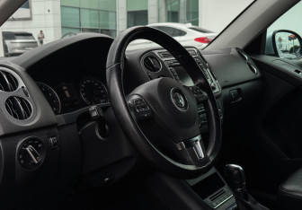 Подержанный автомобиль Volkswagen Tiguan 2012 года (13 фото)
