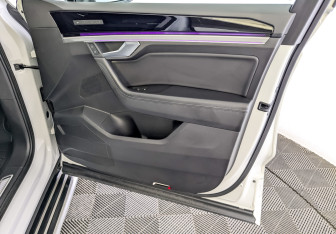 Подержанный автомобиль Volkswagen Touareg 2020 года (26 фото)