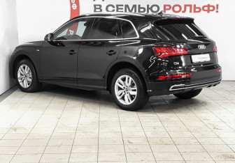 Подержанный автомобиль Audi Q5 2020 года (6 фото)