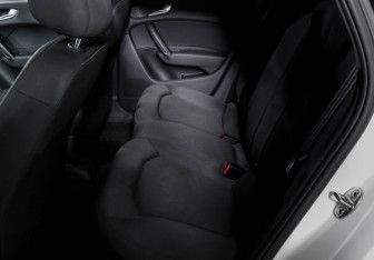 Подержанный автомобиль Audi A1 2013 года (10 фото)