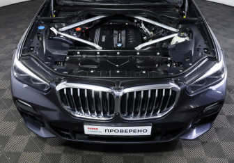 Подержанный автомобиль BMW X5 2019 года (9 фото)