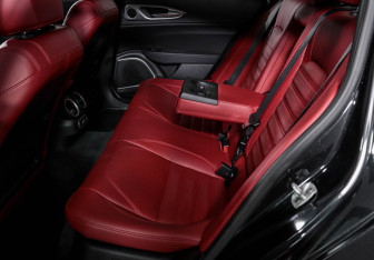 Подержанный автомобиль Alfa Romeo Giulia 2023 года (10 фото)