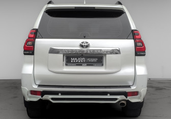 Подержанный автомобиль Toyota Land Cruiser Prado 2020 года (6 фото)
