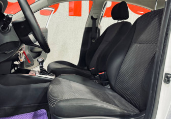 Подержанный автомобиль Kia Rio Sedan 2017 года (10 фото)