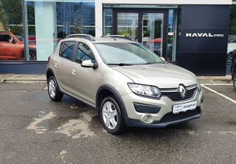 Подержанный автомобиль Renault Sandero 2016 года (3 фото)