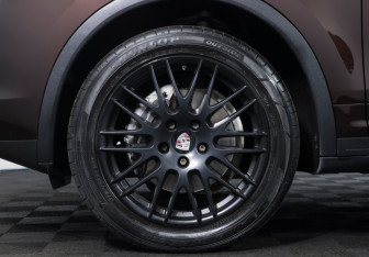 Подержанный автомобиль Porsche Cayenne 2015 года (21 фото)