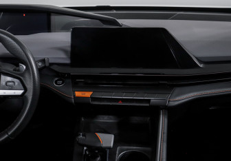 Подержанный автомобиль Changan UNI-V 2023 года (13 фото)