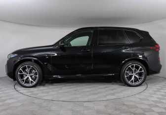 Подержанный автомобиль BMW X5 2024 года (5 фото)