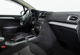Подержанный автомобиль Citroen C4 Sedan 2014 года (10 фото)
