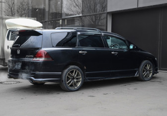 Подержанный автомобиль Honda Odyssey Compactvan 2004 года (5 фото)