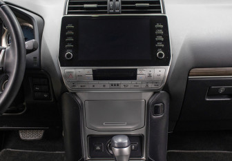 Подержанный автомобиль Toyota Land Cruiser Prado 2022 года (16 фото)
