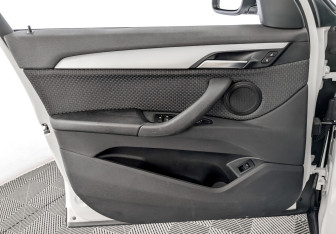 Подержанный автомобиль BMW X1 2019 года (19 фото)