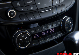 Подержанный автомобиль Peugeot 508 Sedan 2012 года (20 фото)