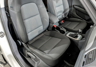 Подержанный автомобиль Audi Q3 2015 года (23 фото)