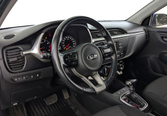 Подержанный автомобиль Kia Rio Hatchback 2021 года (14 фото)