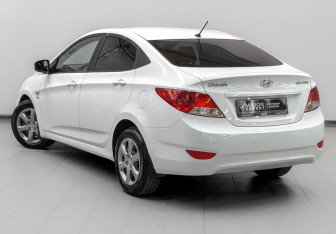 Подержанный автомобиль Hyundai Solaris Sedan 2013 года (7 фото)