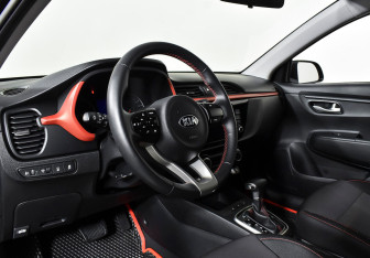 Подержанный автомобиль Kia Rio Hatchback 2021 года (10 фото)