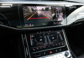 Подержанный автомобиль Audi A8 2023 года (22 фото)
