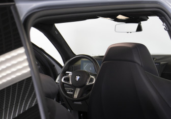 Подержанный автомобиль BMW X7 2024 года (21 фото)