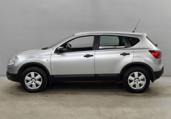 Подержанный автомобиль Nissan Qashqai 2009 года (8 фото)