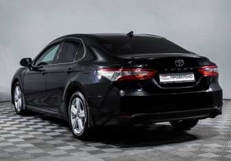 Подержанный автомобиль Toyota Camry Sedan 2021 года (7 фото)