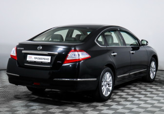 Подержанный автомобиль Nissan Teana 2012 года (5 фото)