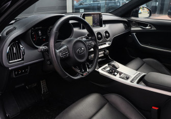 Подержанный автомобиль Kia Stinger 2018 года (12 фото)