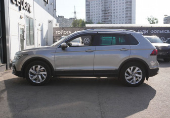 Подержанный автомобиль Volkswagen Tiguan 2021 года (8 фото)