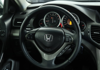 Подержанный автомобиль Honda Accord Sedan 2008 года (15 фото)