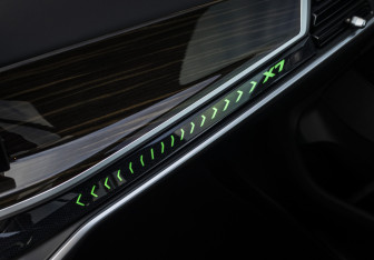Подержанный автомобиль BMW X7 2022 года (23 фото)